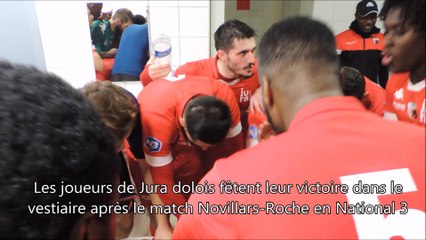 Les joueurs de Jura dolois fêtent leur victoire dans le vestiaire après le match Novillars-Roche en National 3