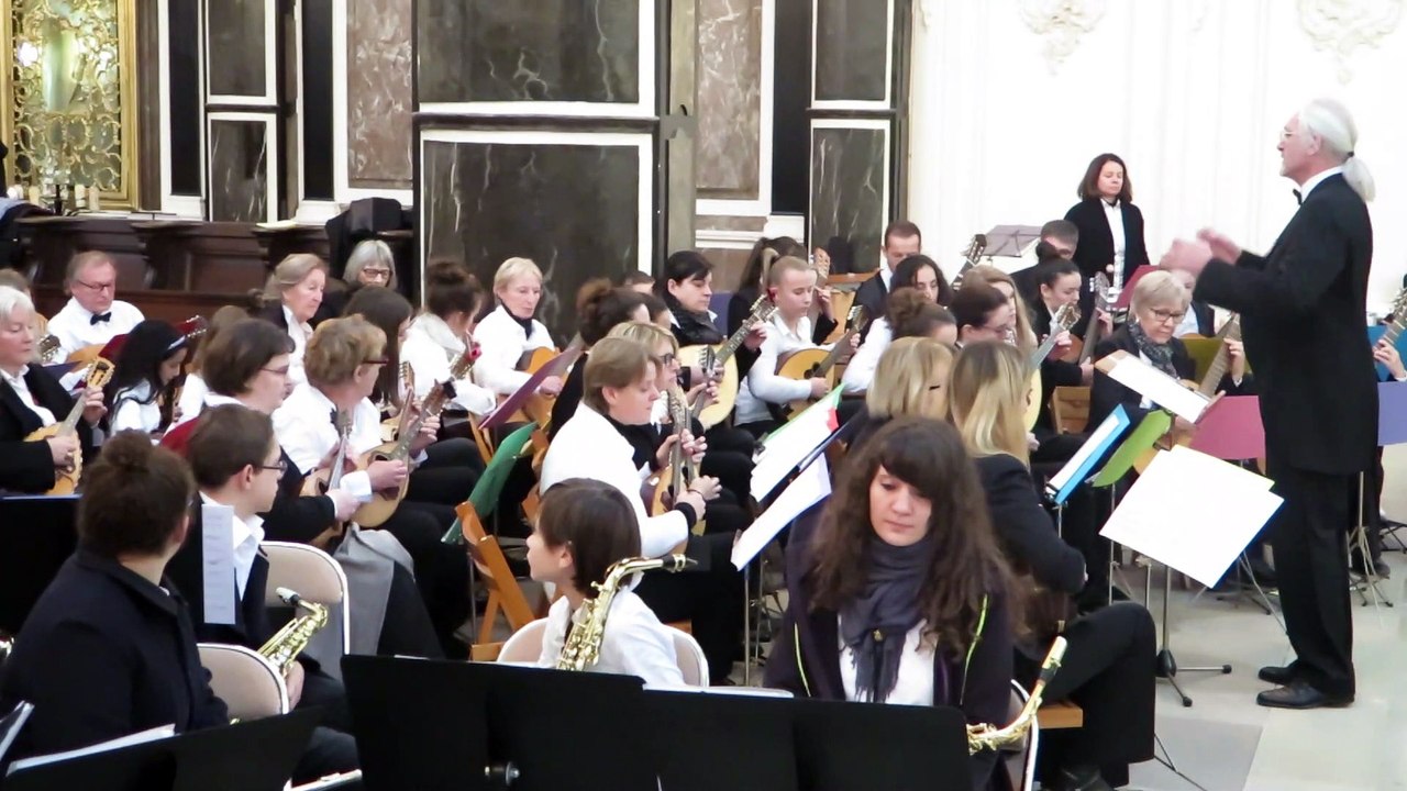 Despacito interprété par le club des mandolines de Remiremont