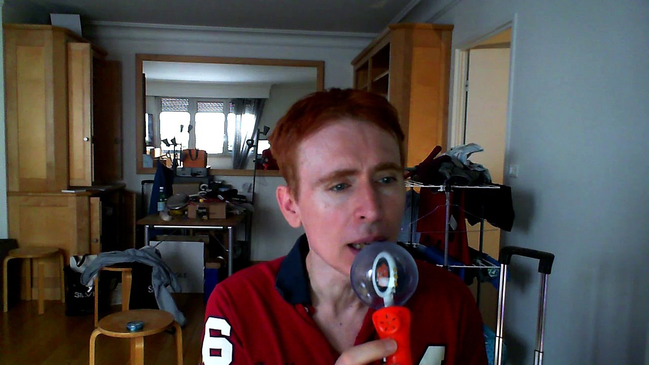 Wiwi égratigne "l'île Hélène" de Claude Nougaro