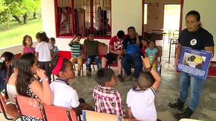 Los hijos de la paz en Colombia crecen en campos minados