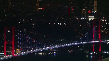 İSTANBUL-EK) İstanbul’un simgeleri, çocuklar için maviye büründü