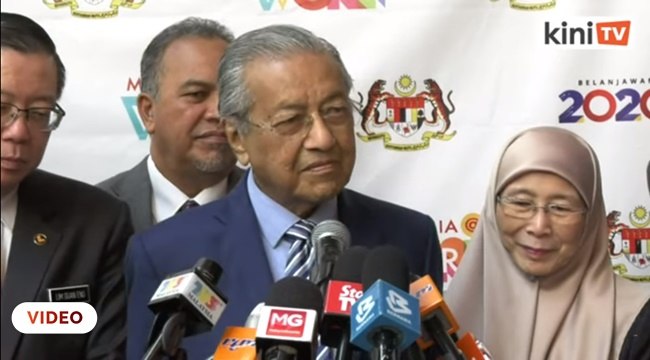 Kena ikut saluran yang betul, Dr M tolak 'kerajaan pintu belakang'