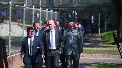 Presidente FIFA promete apoyo a fútbol salvadoreño al cerrar gira