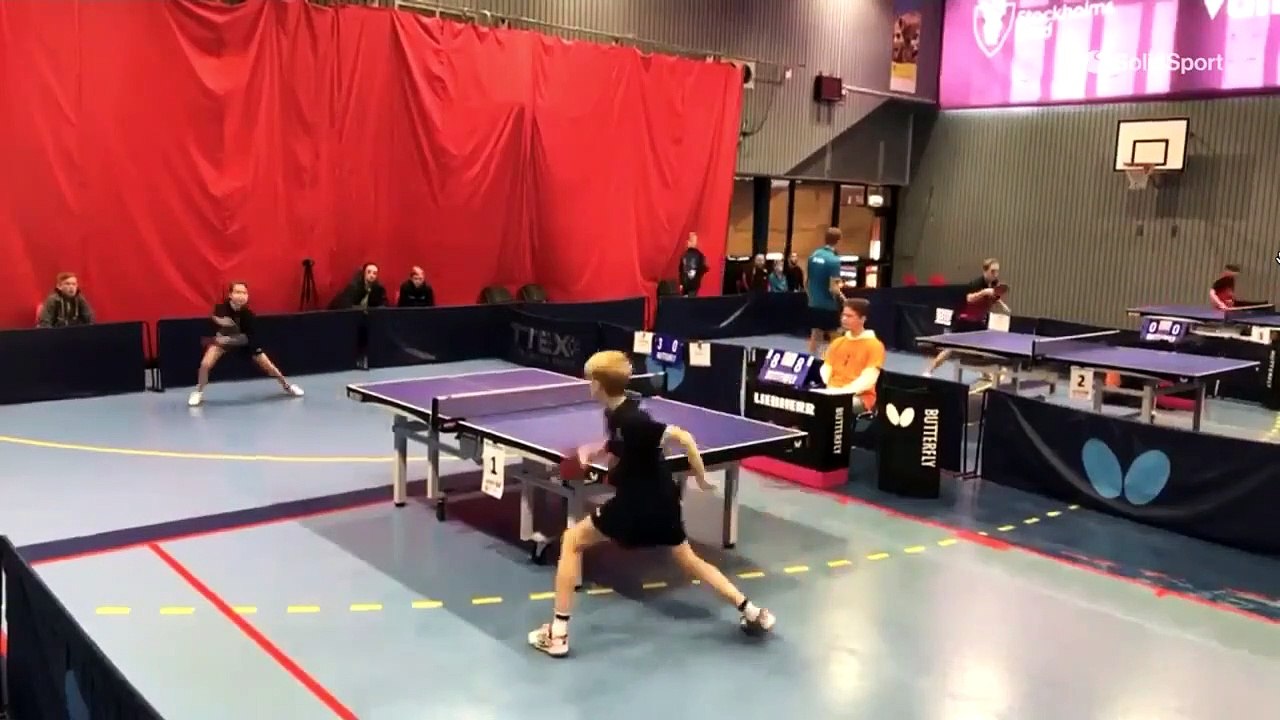 Échange hallucinant au tennis de table entre deux enfants