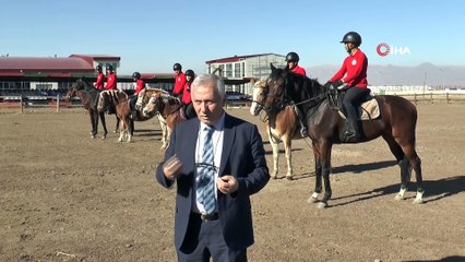 Atçılık ve antrenörlüğü bölümü genç öğrencilerin gözdesi