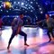 Deux hommes dansent ensemble dans la version anglaise de « Danse avec les stars » sur la BBC – La chaîne reçoit près de 200 plaintes de téléspectateurs - VIDEO