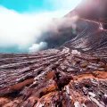 Vídeo viral: Dron graba su descenso sobre el cráter de un volcán de más de 2.700 metros de altura y esto es lo que se ve…