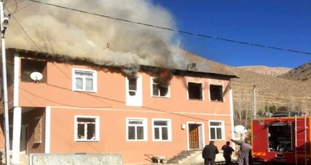 Bayburt'ta bir evde çıkan yangında 3 kişi yanarak can verdi