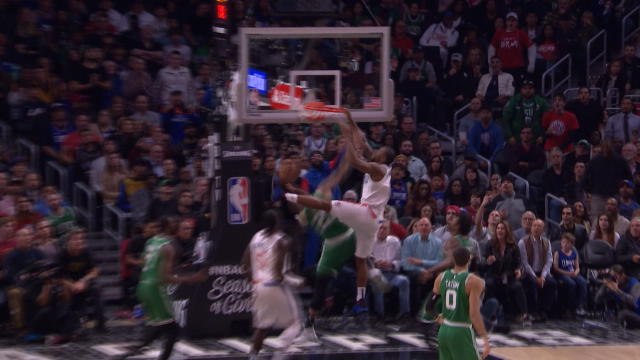 Kawhi raises the roof with one-handed slam