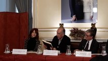 Joan Margarit recita uno de sus poemas en la presentación de su antología