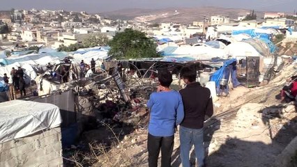 AA, İdlib'de vurulan çadır kampı görüntüledi (2)