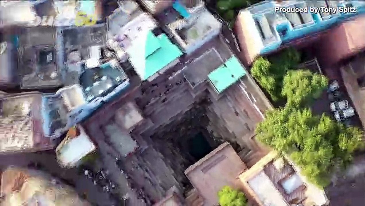 This is the Heart-Stopping Moment Australian High Diver Jumps Into a Well in India