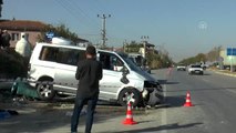 Kontrolden çıkarak devrilen minibüsteki 1 kişi öldü, 4 kişi yaralandı