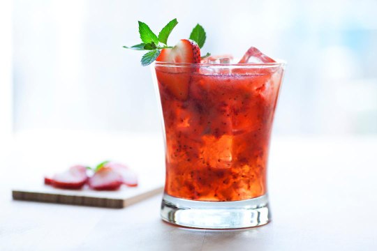 How to Make Large-Batch Holiday Cocktails for a Crowd
