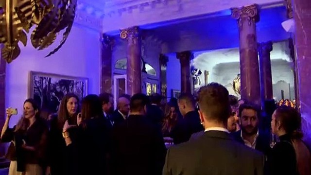 Carlos Sainz celebra el 50 aniversario del reloj Tag Heuer Monaco y presenta su nueva versión