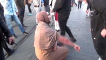 Taksim Meydanı'nda sevdiği köpek tarafından ısırılan kadın kanlar içerisinde kaldı