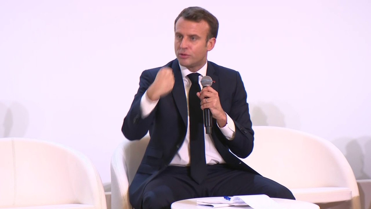 Emmanuel Macron face aux étudiants à Amiens: "En ce moment notre pays je trouve est trop négatif"
