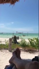 Homem na praia e acaba filmando seus últimos momentos de vida