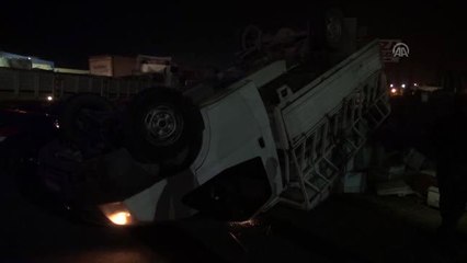 Arı kovanı yüklü kamyonetle tır çarpıştı: 1 yaralı