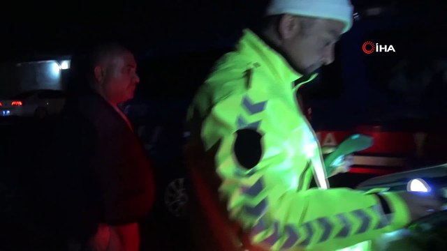 Arı kovanı yüklü kamyonet kaza yaptı, tüm arıcılar yardım için seferber oldu