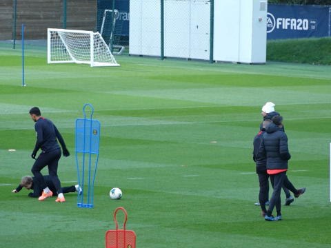PSG - Verratti fait marquer le fils de Neymar d'une belle aile de pigeon à l'entraînement