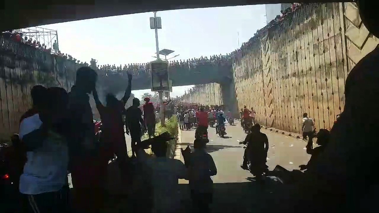 Sur l'autoroute Fidel Castro, on dit Non au 3eme mandat. Amoulanfé !