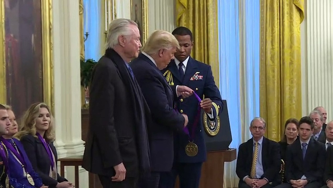 Trump reconoce al legendario actor Voight, uno de sus pocos seguidores en Hollywood