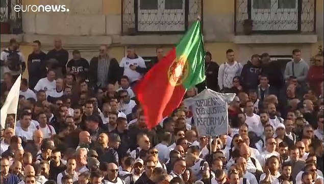 Des augmentations de salaires au respect, les revendications des policiers portugais