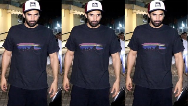 SPOTTED - Aditya Roy Kapoor SWEET GESTURE With Fans Spotted At Juhu PVR
