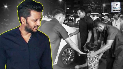 Little Kid Pushed To Make Way For Riteish Deshmukh