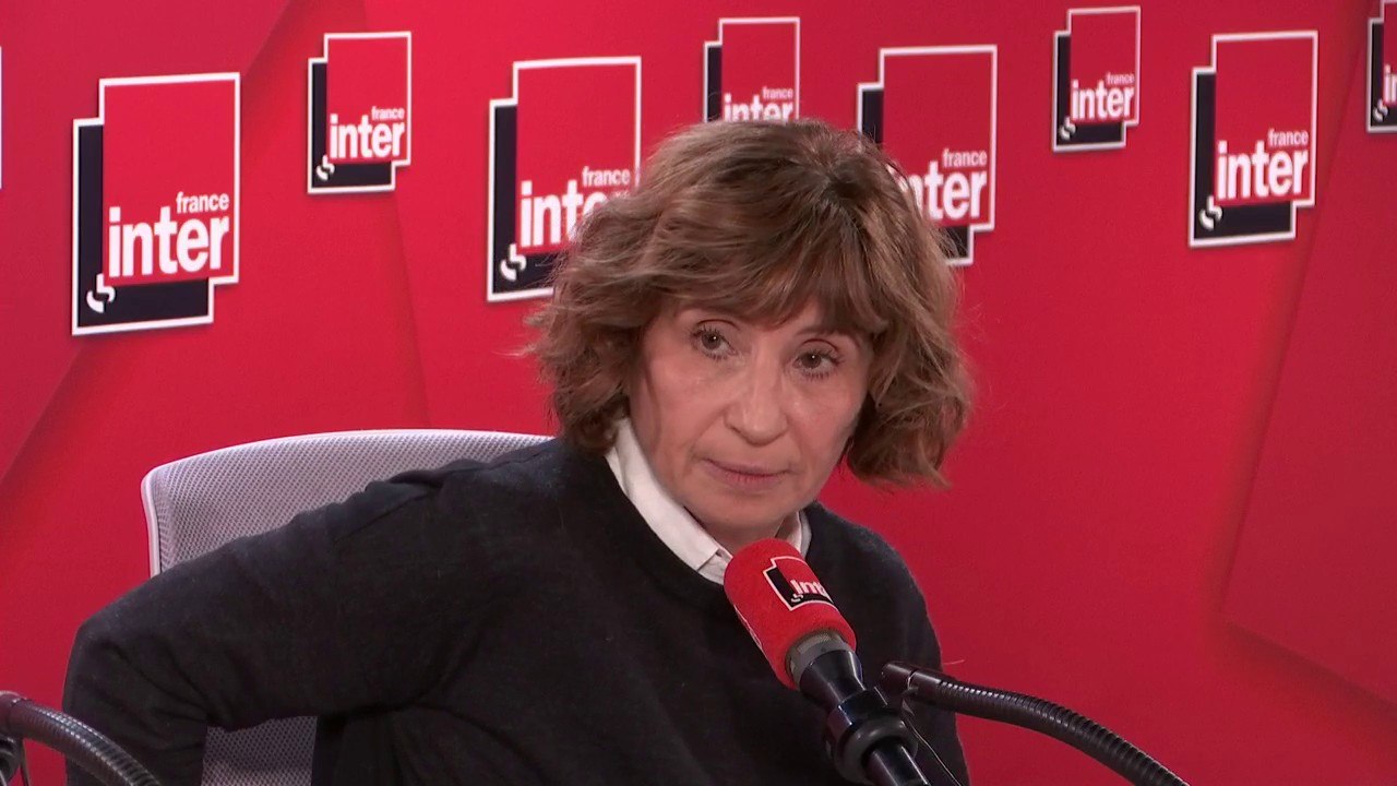 Ariane Ascaride : "Excusez-moi, monsieur le président de la République, mais quand vous n'arrivez pas à finir votre fin de mois, quand vous avez une retraite de 900€ et que vous devez payer le loyer (...) on n'a pas tellement envie de rigoler"