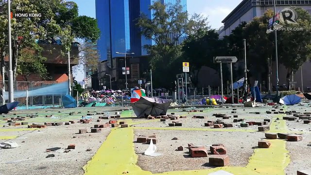 Diehards hold out at Hong Kong campus as foreign pressure rises