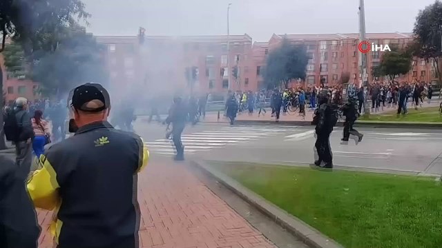 - Hükümet karşıtı gösteriler Kolombiya'ya da sıçradı- Tencere tavalı hükümet karşıtı protesto- Yüz binlerce kişi sokaklara döküldü, Cali’de sokağa çıkma yasağı ilan edildi