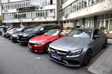 Milyonluk araç çetesine operasyon! Lüks arabalar emniyete getirildi