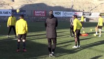 Mustafa Akbaş: Fenerbahçe maçını kazanıp sıralamaya bakacağız