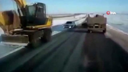 Trafik kazasında camdan fırlayan çocuk yara almadan kurtuldu