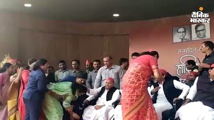 धूमधाम से मनाया गया पूर्व सीएम मुलायम सिंह का 81वां जन्मदिन