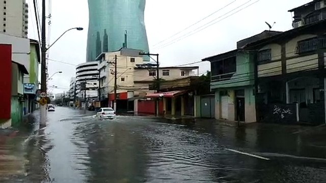 Avenida Santa Leopoldina, em Itaparica, Vila Velha (22/11/2019)