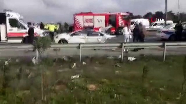 TEM'de dehşete düşüren kaza ! Otomobil ikiye bölündü
