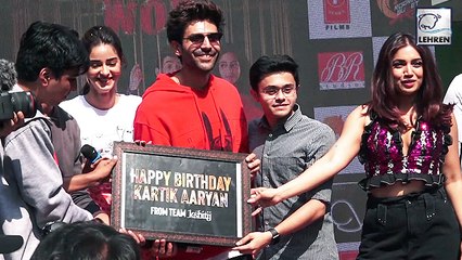 Kartik Aaryan Celebrates 29th Birthday With Fans | Pati Patni Aur Woh