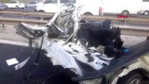 Ümraniye tem otoyolu'nda kaza yapan otomobil ikiye bölündü: 1 ölü