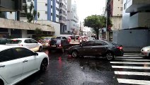 Trânsito na Avenida São Paulo, Praia da Costa, em Vila Velha