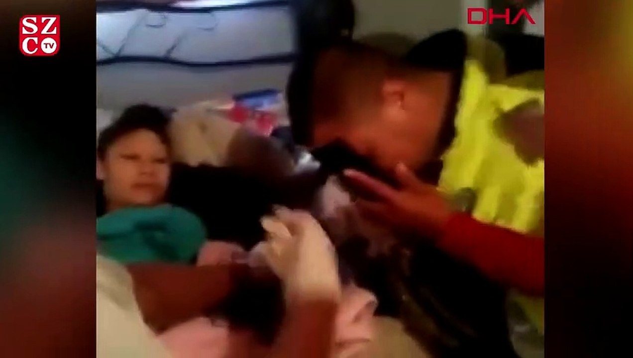 Polis, yeni doğmuş bebeğin hayatını kurtardı