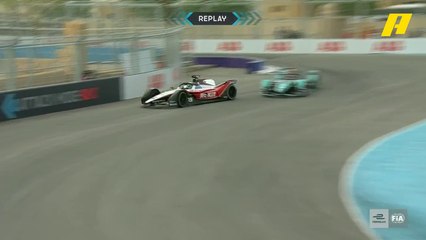 اصطدام سيارة بالجدار خلال دخولها لـ "أتاك مود" في سباق فورمولا إي الدرعية