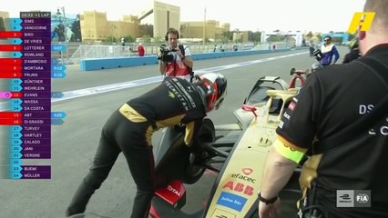 خروج السائق جان إيريك فيرن من سباق فورمولا إي الدرعية بسبب عطل في سيارته