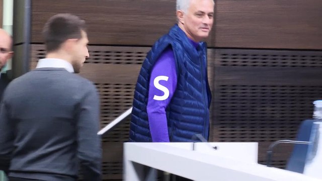 لقطة: كرة قدم: خلف الكواليس - مورينيو في أوّل مؤتمر صحافي له مع توتنهام