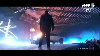 Apresentação de picape super-resistente da Tesla termina em fiasco