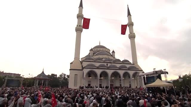 Binali Yıldırım: Ege Üniversitesinin böyle bir camiye ihtiyacı vardı