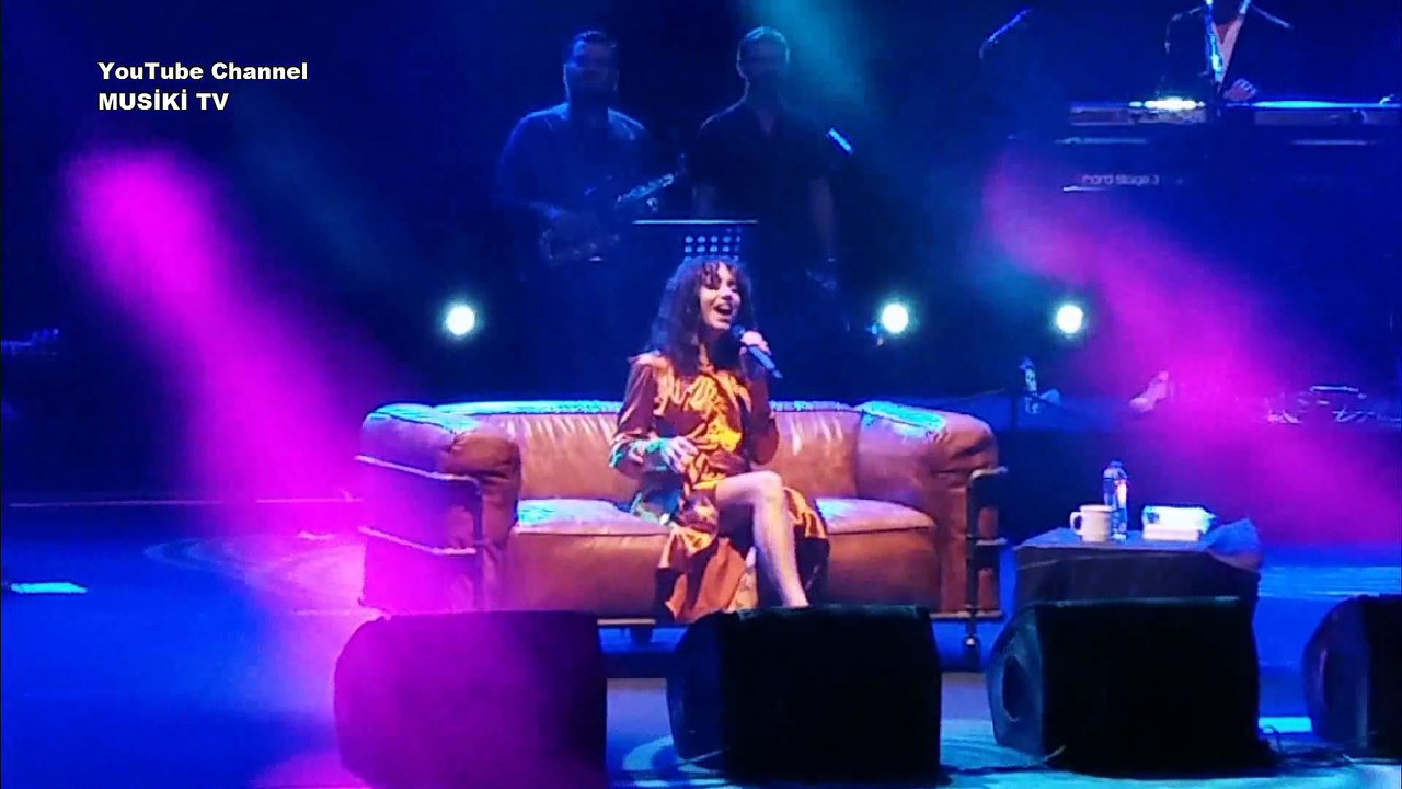 ZEYNEP BASTIK - Yanımda Kal (Harun Kolçak cover) (Konser/Canlı) - HD
