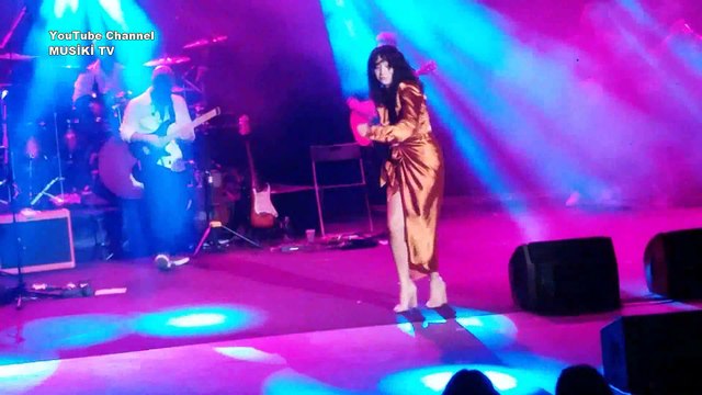 ZEYNEP BASTIK - Cesaretsizce Olmuyor (Jabbar cover) (Konser/Canlı) - HD